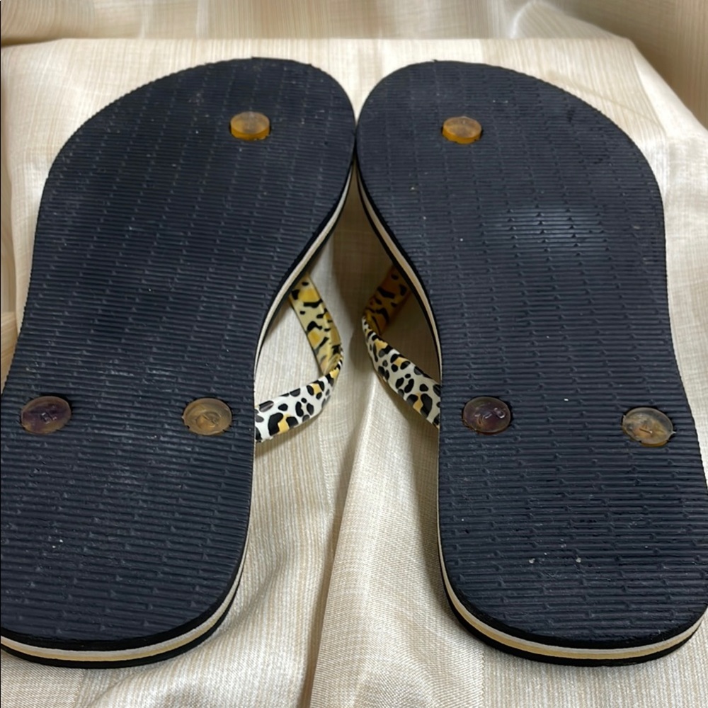 Vera Bradley Floral Yellow and Green Flip Flops - Picture 3 of 5
